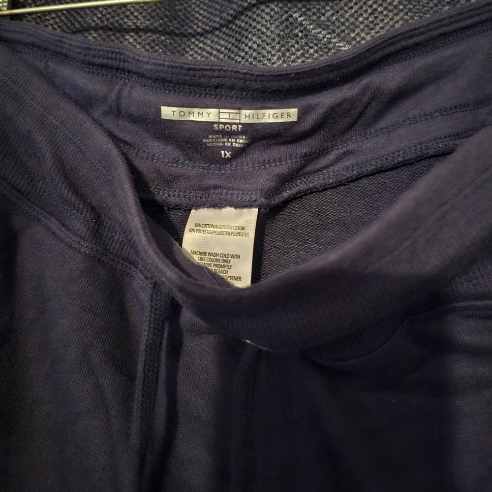 Tommy Hilfiger Shorts - Picture 3 of 3